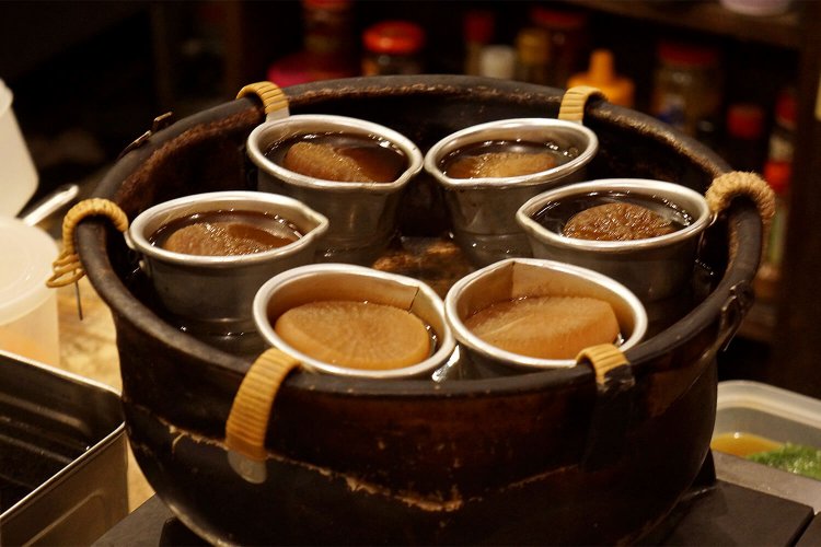 スピードメニューのおでんはちろりにセット。