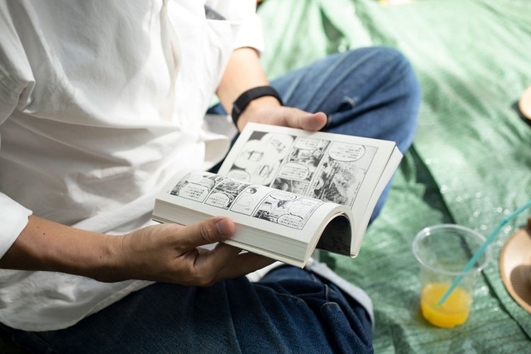 漫画などビジュアルで楽しめる本は、外でパラパラ見るのに最適だった。