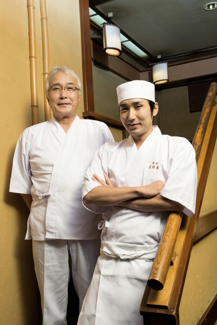 つゆは3代目の田中秀樹さん、そばは4代目の勲さんが担当。