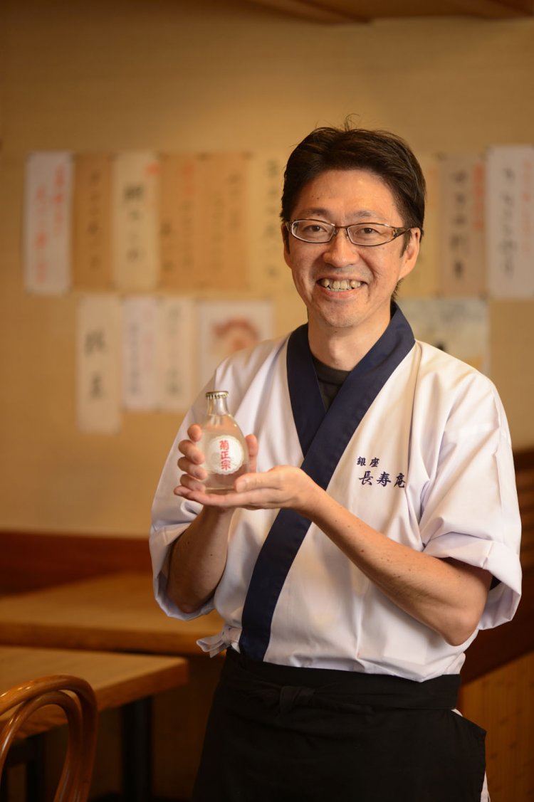 3代目店主の天野徳雄さん。