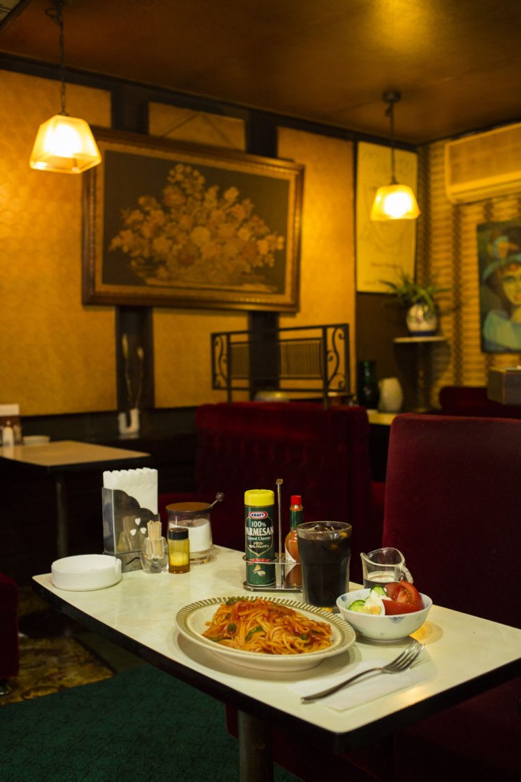 ナポリタンセット（コーヒー付き）は760円、アイスは＋40円。平日はランチも用意する。