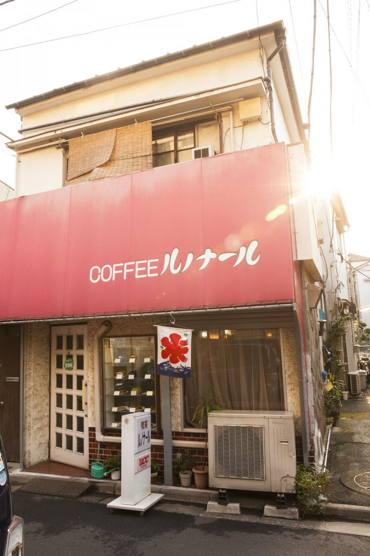 細い路地裏で営んで40年以上。映画やドラマの撮影に使われたことも。