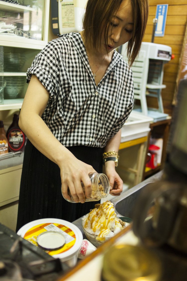 パイ氷のピーカンパイ900円。サクサクのラスクやクッキーがうれしい口直し。カスタマイズ自在の組み合わせ氷もある。