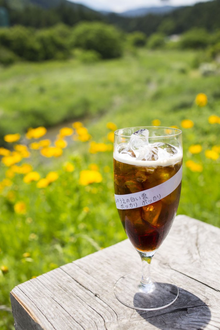 水出しコーヒー(アイス)450円は、シロップとミルク入り&心に響くひと言添え。