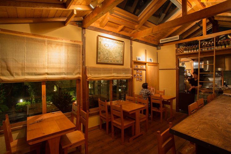 落ち着きある店内。