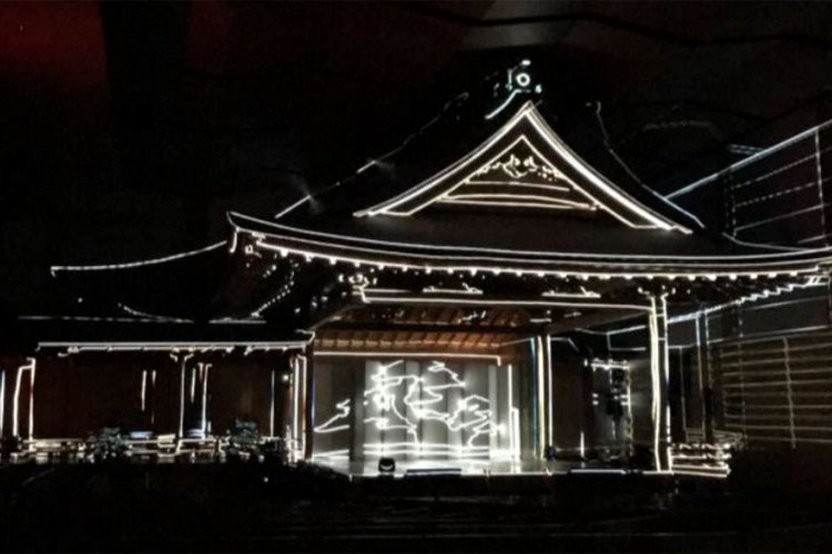 観世能楽堂へのプロジェクションマッピング（イメージ）。