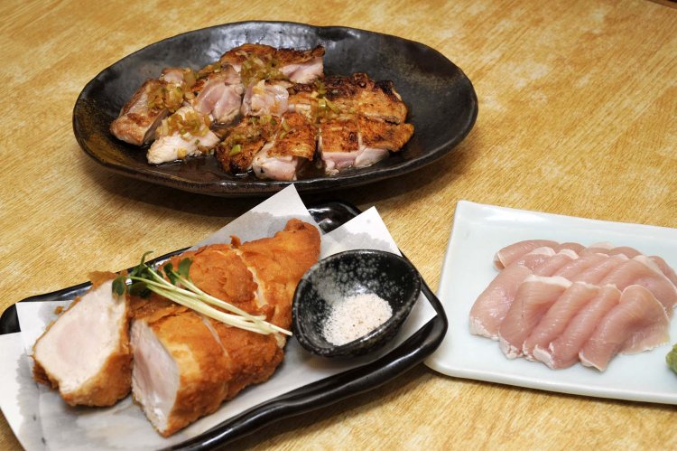 ももタタキ1400円、とり刺身980円、から揚げ550円～。