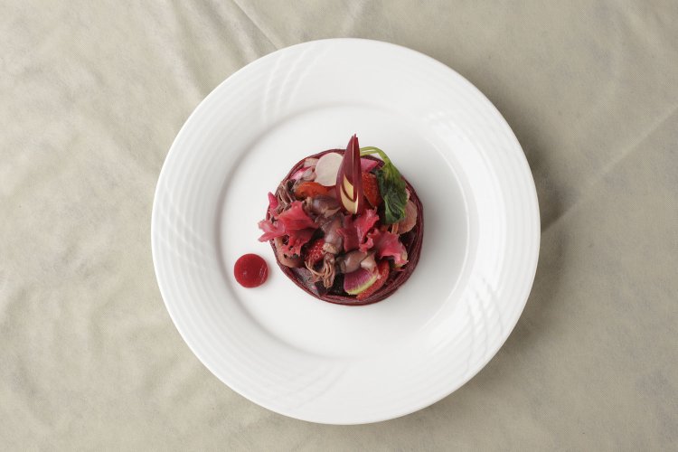 赤色のサラダ。