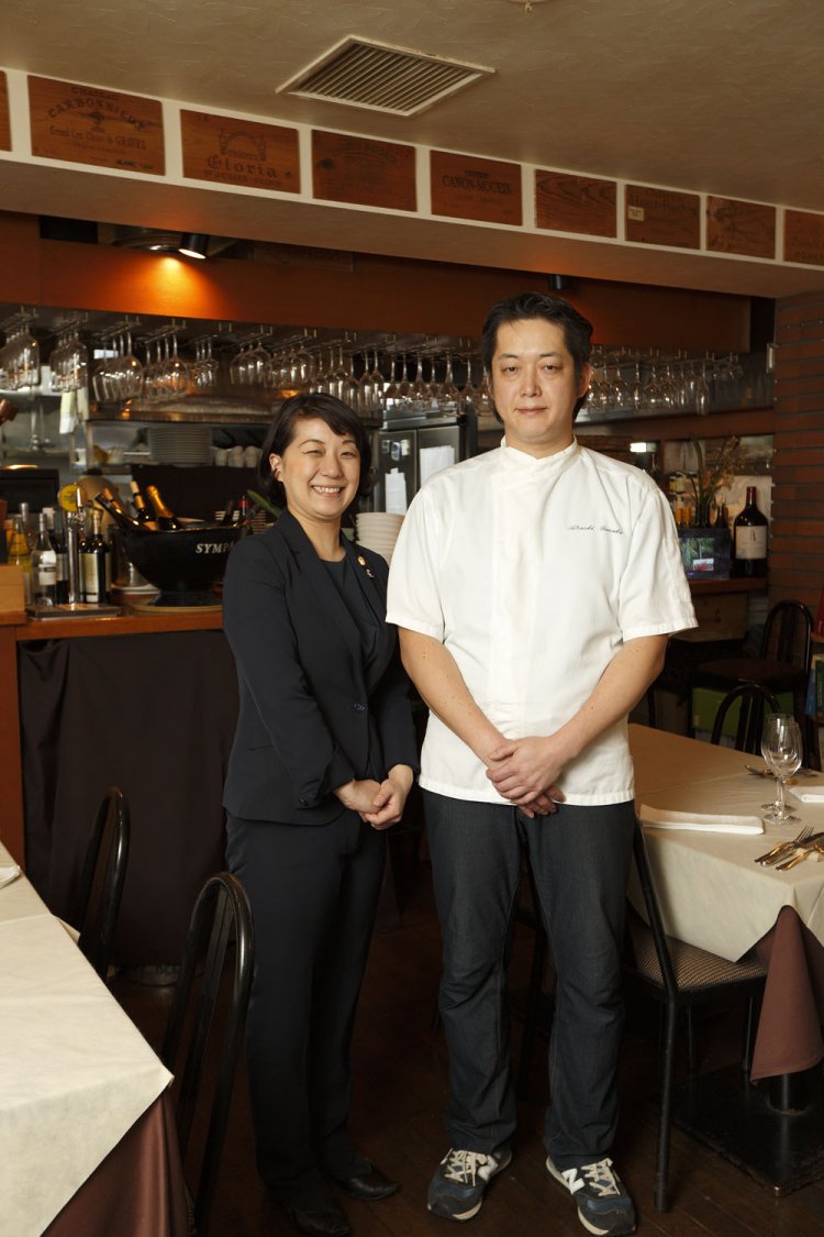 フランスの2ツ星レストランの経験をもつシェフの田中督士さんと、オーストリアワイン大使でもある飯岡聡子さん。