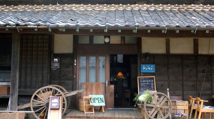 江戸時代後期の名主住宅と思われる古民家。