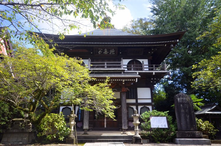 安吾も参拝しただろう長禅寺三世堂は、めずらしいさざえ堂形式。