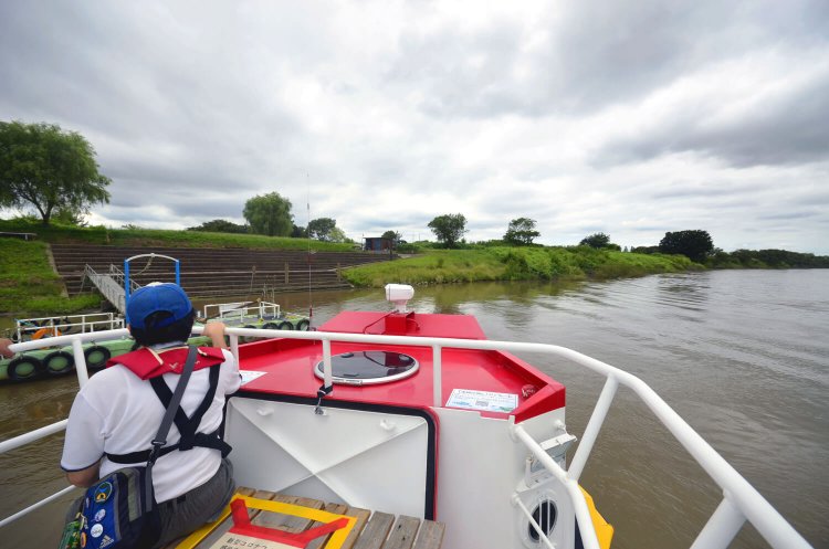 利根川を少し下って対岸の小堀船着場に到着。