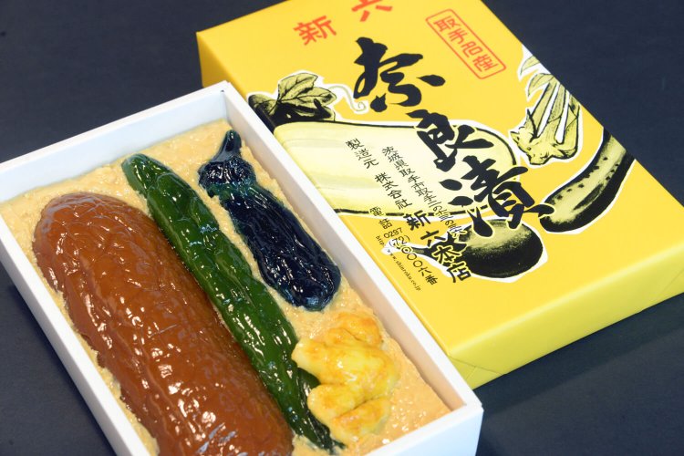 奈良漬（ウリ・キュウリ・ナス・ショウガ）445g2376円。