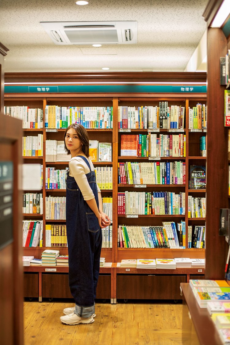 PUNPEEさんとは「『理論上人間はワープできる』とか、そういう話をしています」。