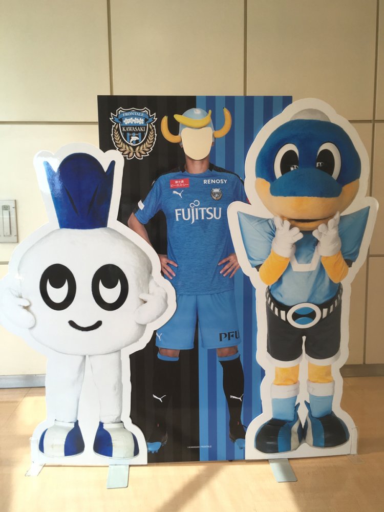 写真顔ハメはスポーツ系に多い。溝の口にて（2019年）