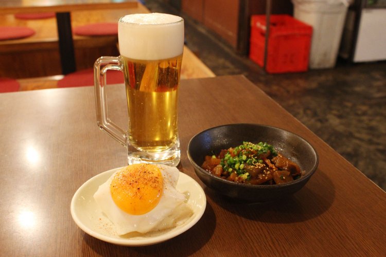 国産牛のすじ煮込み650円、どいちゃん ポテトサラダ530円。