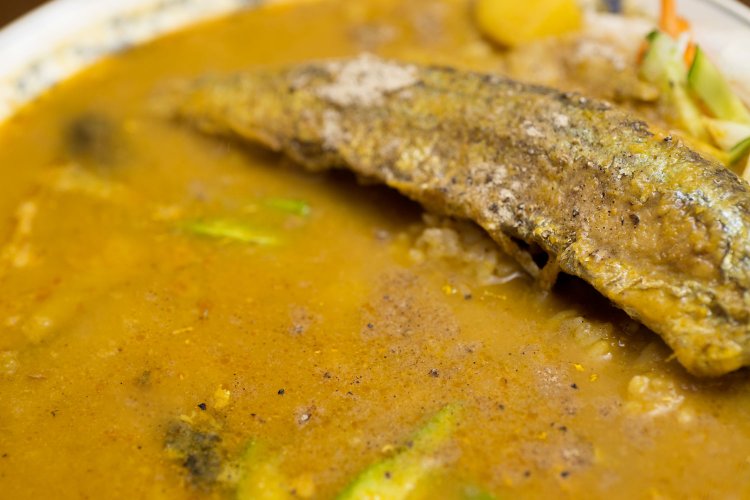 サンマカレー1200円。