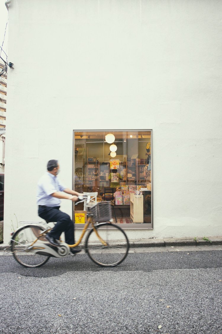 閑静な住宅地に立つ一軒家。