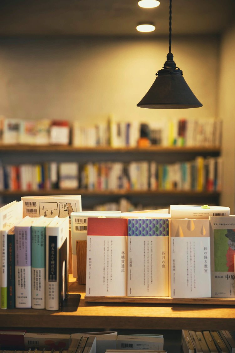 日本文学の品揃えも豊富。