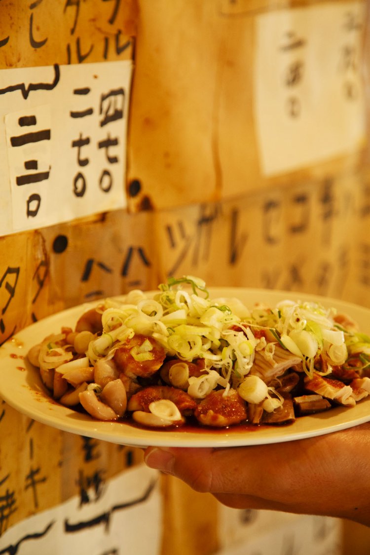 ガツとコブクロ刺の合盛り520円。