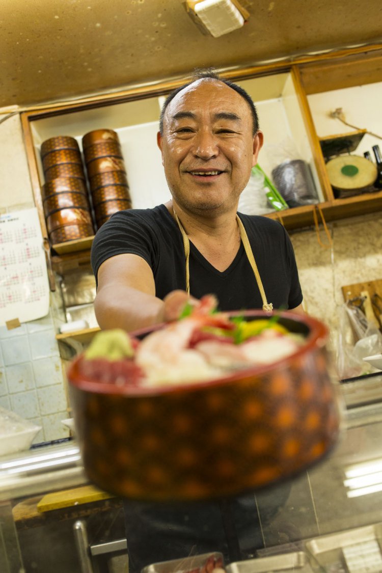「海鮮丼はサービス品だね」と澤尻さん。