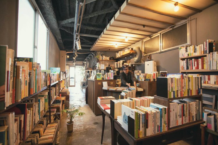 新刊が8割を占める店内。2019年1月にオープンした。