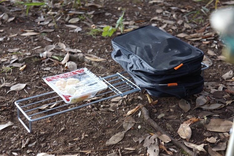 地面に直接置きたくないもの用の台として、ギリギリ使い道あり。