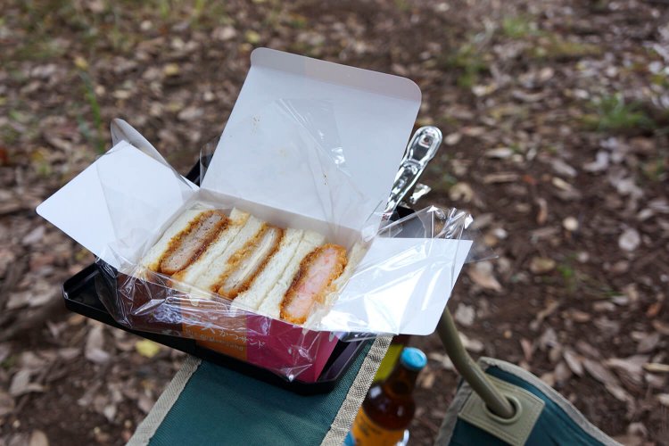 絶好のサンドイッチ置き場に。