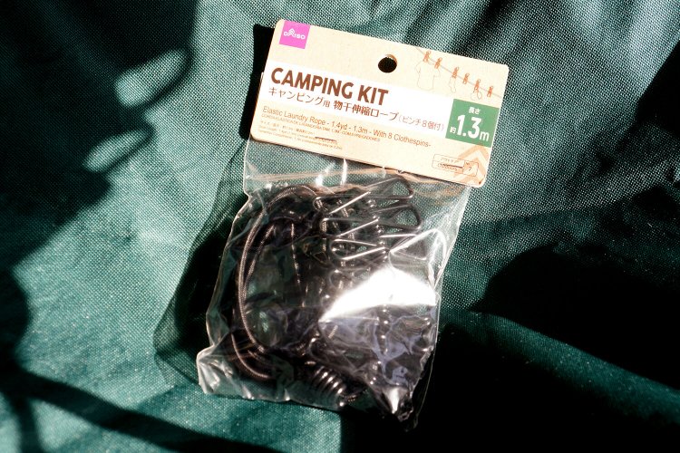まずはこの「キャンピング用物干伸縮ロープ（ピンチ8個付）」。