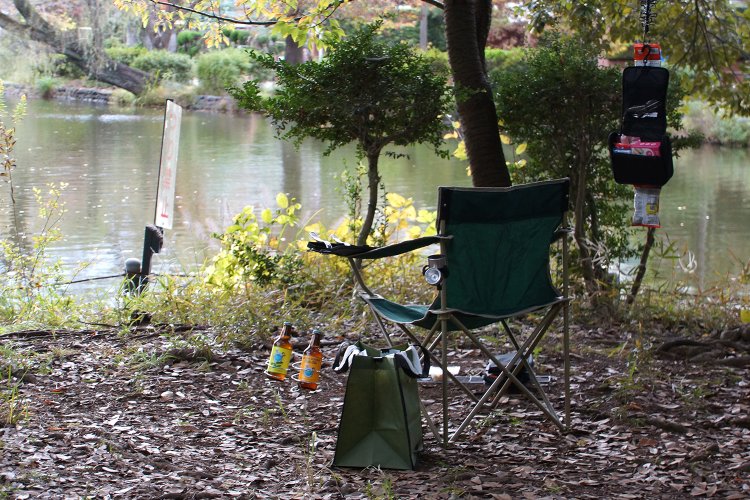 本日最後の気づき。椅子をカスタムしすぎると、そこに住んでいる人に見えてしまう。