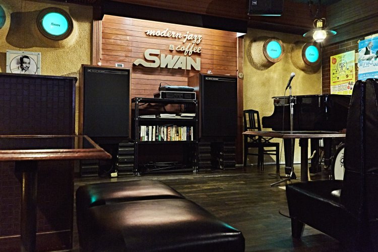 1964年創業の老舗『スワン』。「新潟ジャズストリート」の運営にもたずさわる。