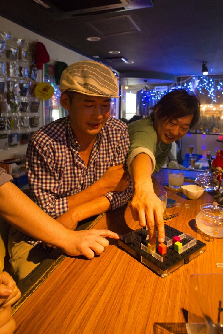 ゲームはその人の素を引き出すので、初対面でも対戦するとすぐに打ち解けられる。ルールがわからない時は気軽にスタッフへ。