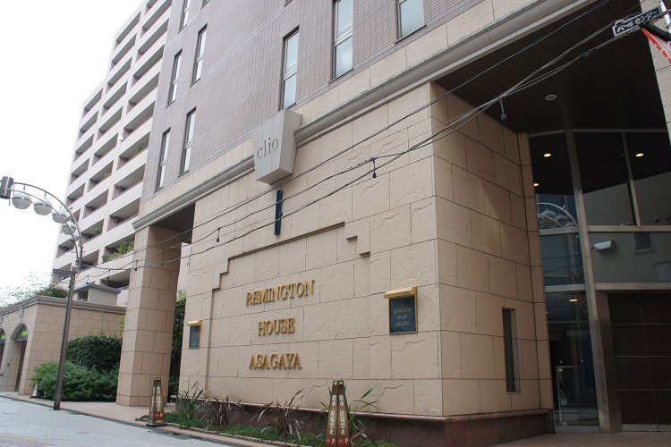 高さの異なる4棟がコートハウス風（中庭を中心に四辺に中層建物を配置する建築方式）に配置される。「街のざわめきは建物によって遮断され、内側には静寂の落ち着きが漂っています（石川さん）」。