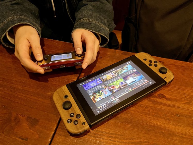 散歩に夢中で出番がなかった吉岡のゲーム機たち。リアルの世界もいいもんだ。