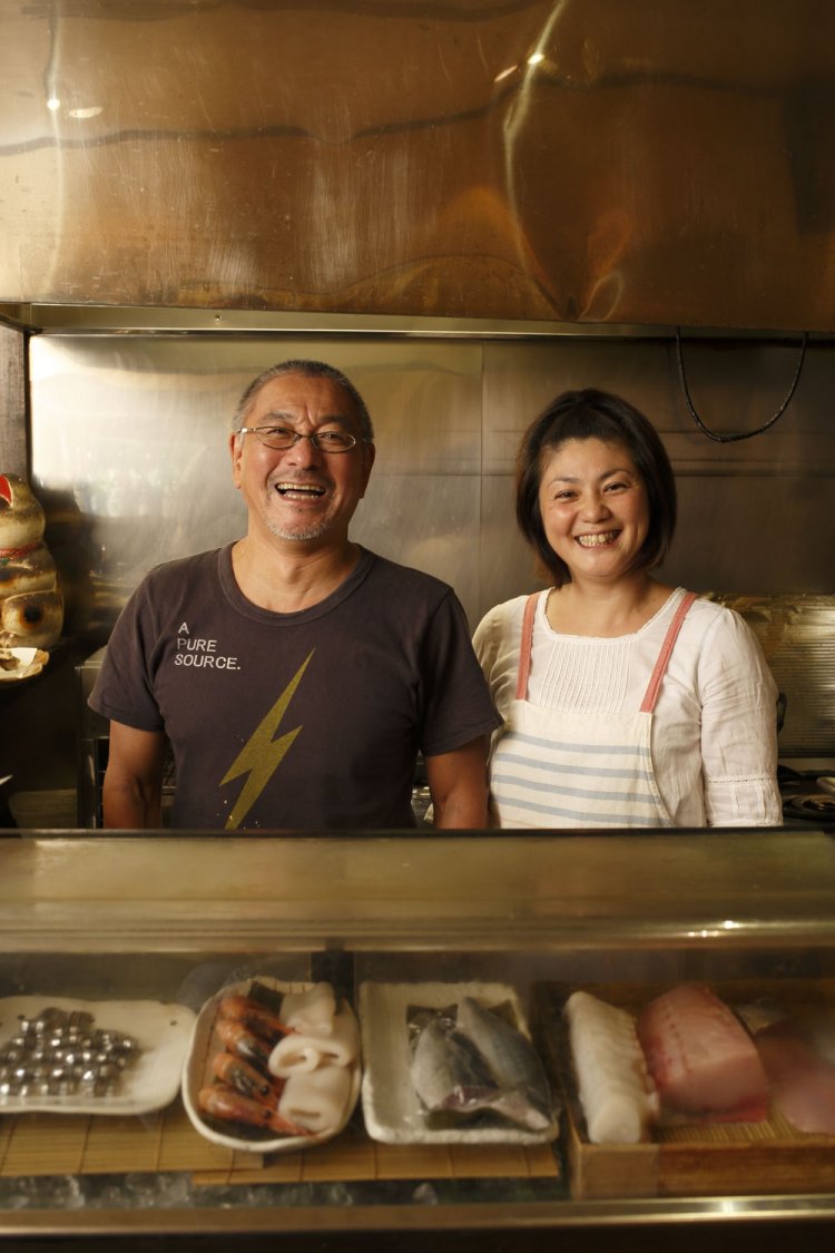 吉崎さん夫婦。裕さんはフォークソング好きで、店名は友部正人の曲『ふーさん』から。