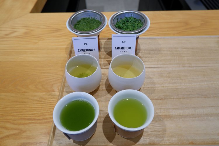 煎茶2種飲み比べ＋お茶菓子1400円。