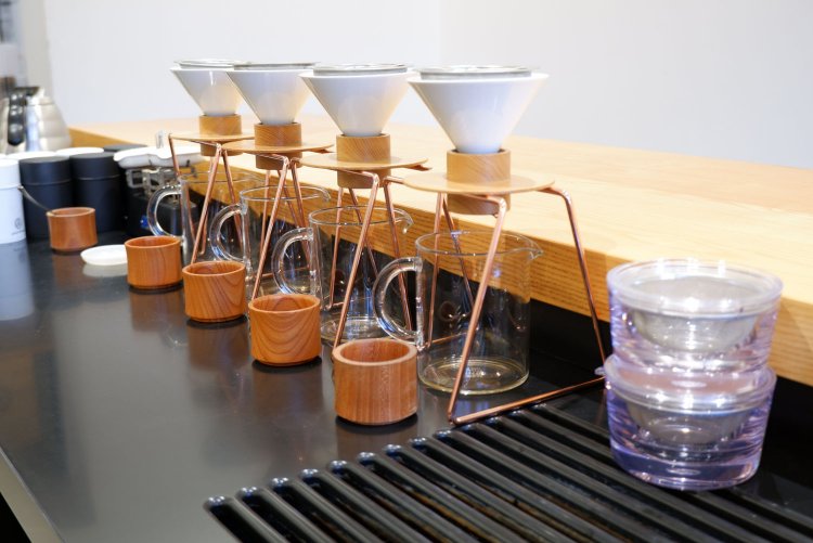 独自で開発した日本茶専用のハンドドリッパー。