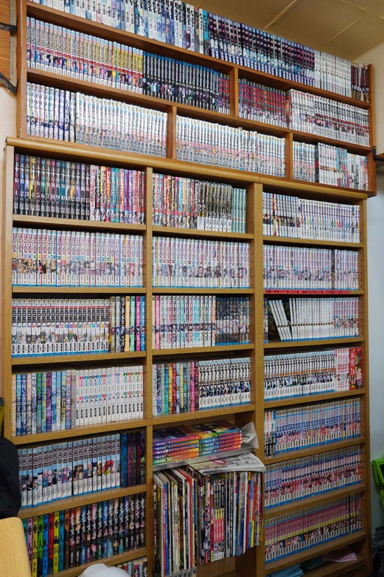 全巻きれいに並ぶマンガ本に圧巻。