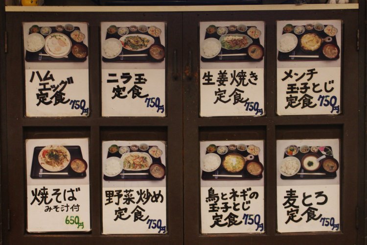生姜焼き定食や、鳥とネギの玉子とじ定食など、メニューの多くは750円。
