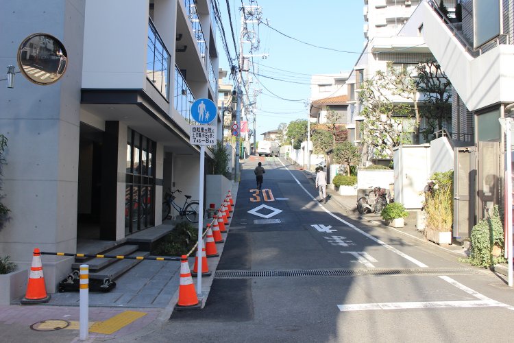 右を見ても坂。