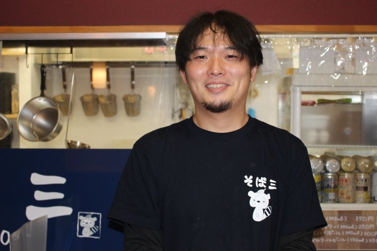 夫婦で店を営む瓦井さん。