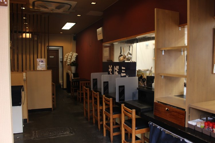 居酒屋の居抜きだそうで、たしかにそんな雰囲気。