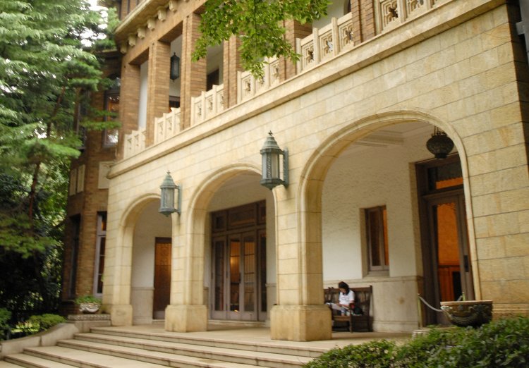 駒場東大前駅からはじめる代々木・新宿さんぽ〜民藝、文学、音楽など知的スポット満載さんぽコース