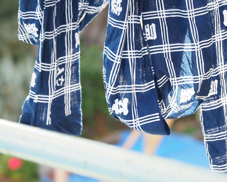 きっとあなたも本染めの「さんたつ手ぬぐい」が欲しくなる。伝統の注染で染め上げる「旭染工」の技術