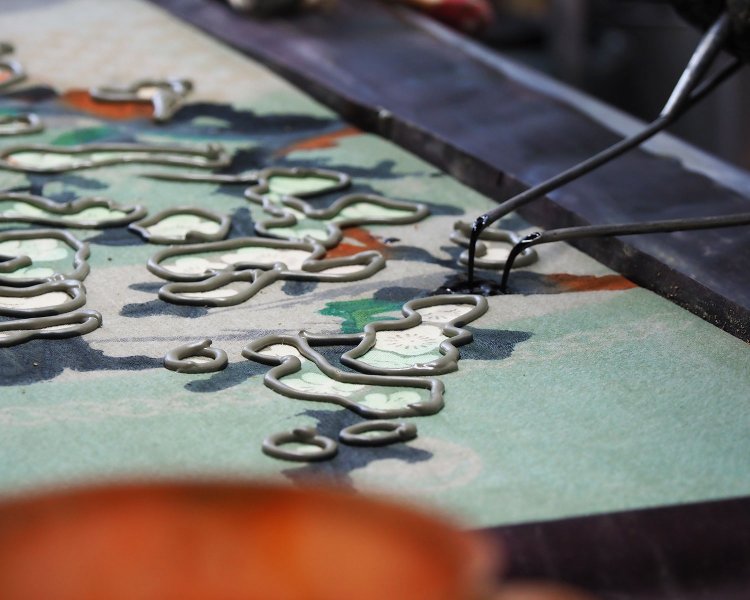 同じ個所に別の色を同時に注ぐことで、ぼかしやグラデーションも表現できる。