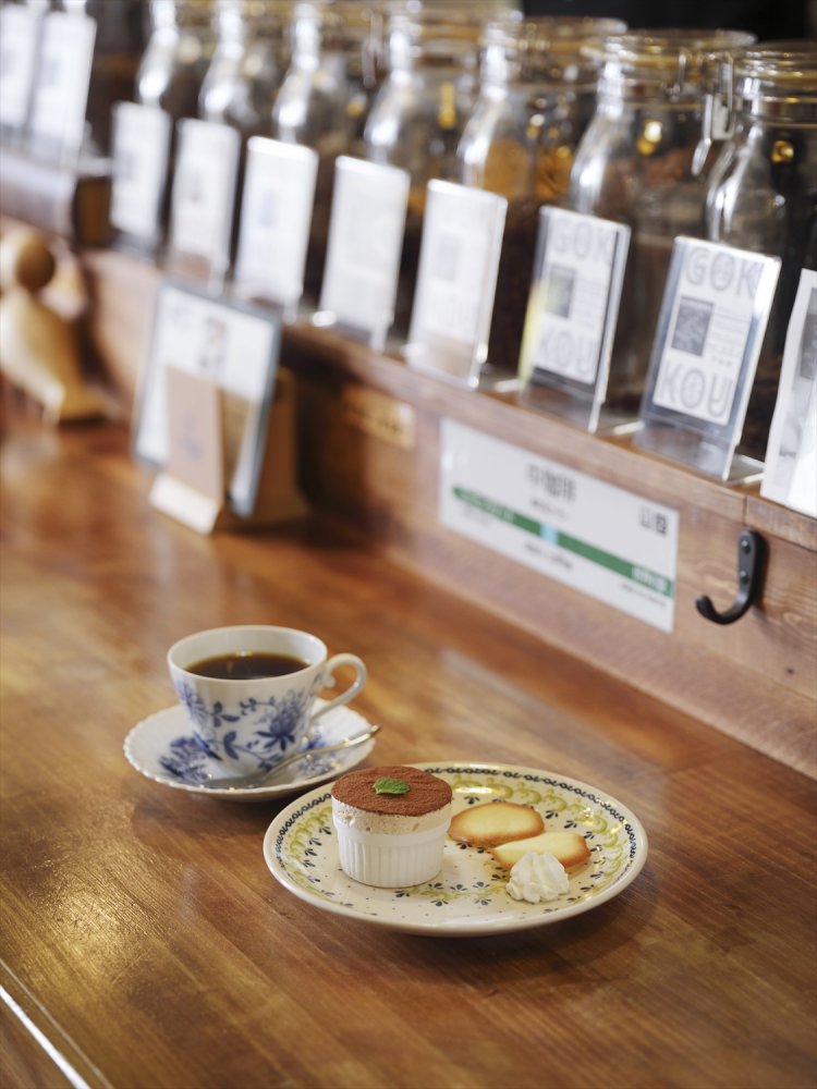 ふんわりひんやり濃厚な自家製マロンスフレグラス650円と、3211という名の定番モカブレンド500円。