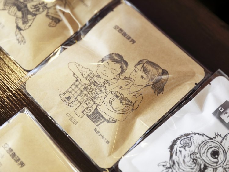 山下さん画のドリップバック200円は30種あり。