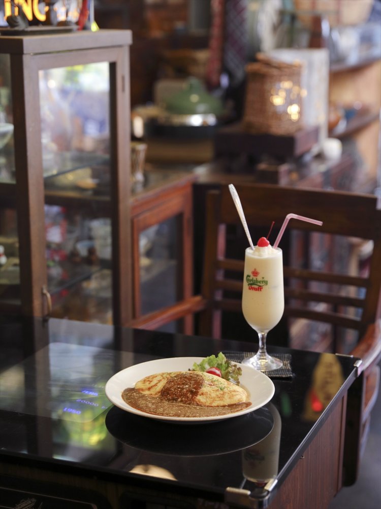 夜もすがら骨董店