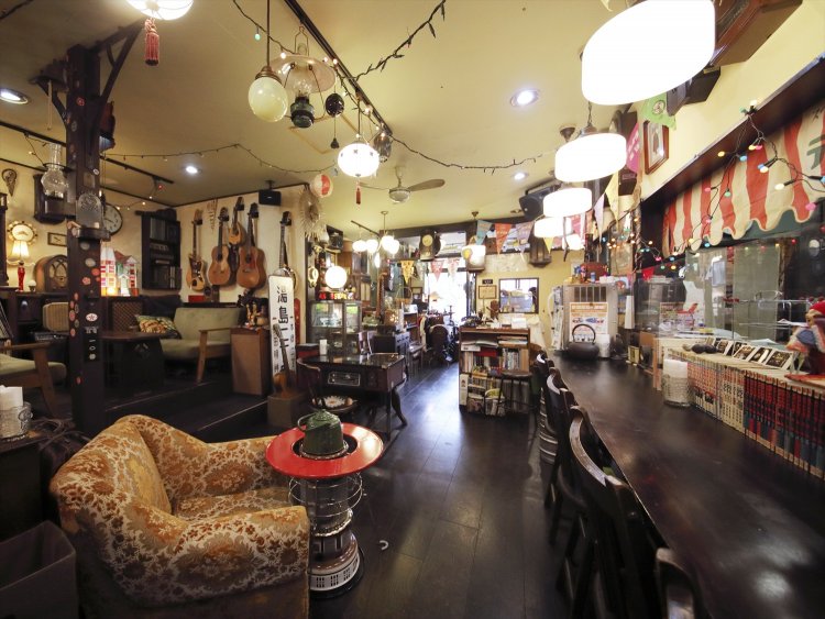 夜もすがら骨董店