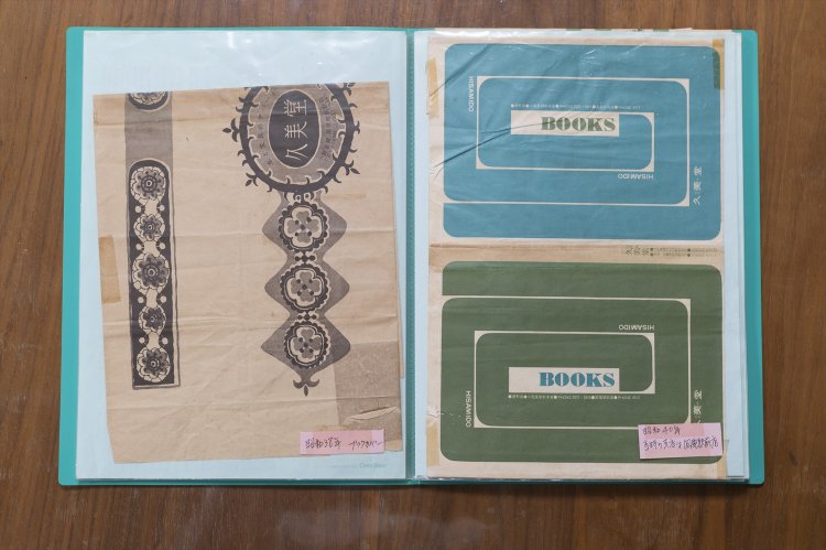 書皮の変遷も老舗ならでは。左は1963年、右は1965年ごろのもの。